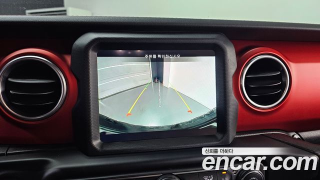 Jeep Wrangler 2021 — photo 15