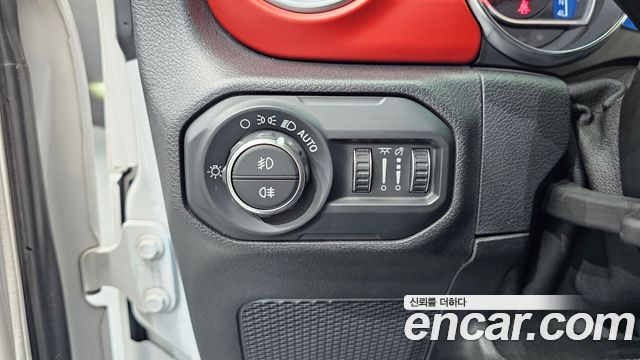 Jeep Wrangler 2021 — photo 17