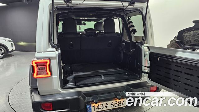 Jeep Wrangler 2021 — photo 20