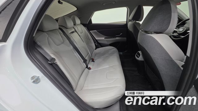 Hyundai AVANTE 2021 — photo 30