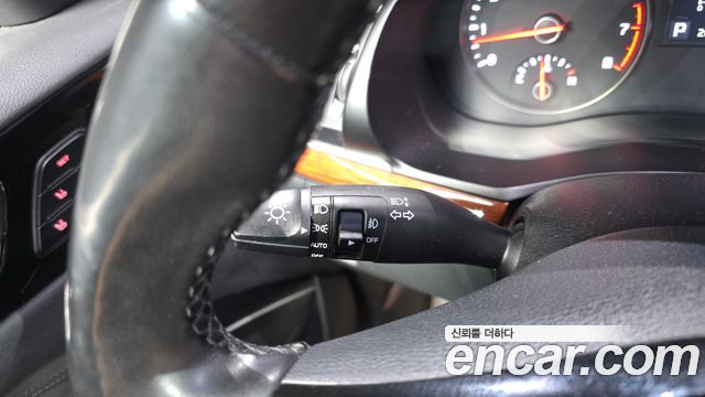 Kia K7 2016 — photo 32