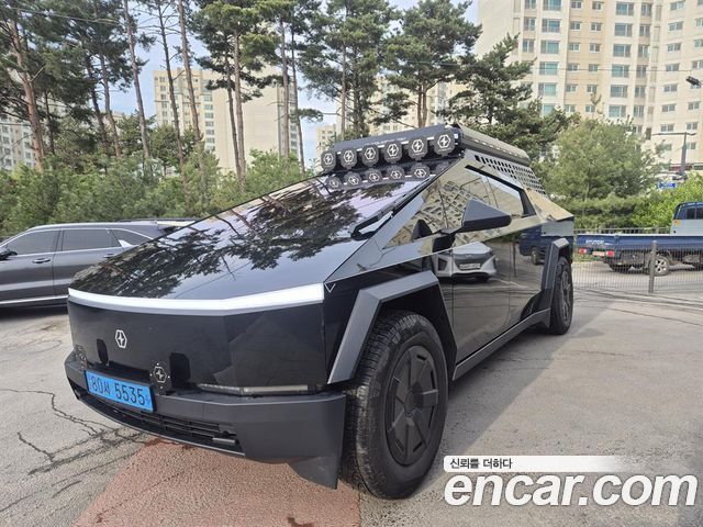 Tesla Cybertruck 2024 — photo 1