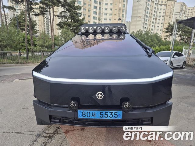 Tesla Cybertruck 2024 — photo 2
