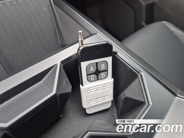 Tesla Cybertruck 2024 — photo 18