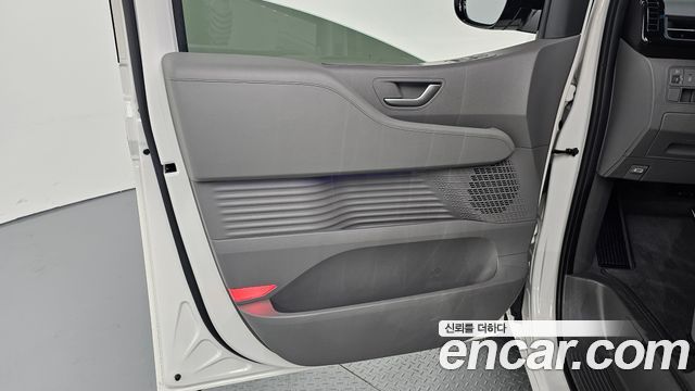 Hyundai Staria 2024 — photo 14
