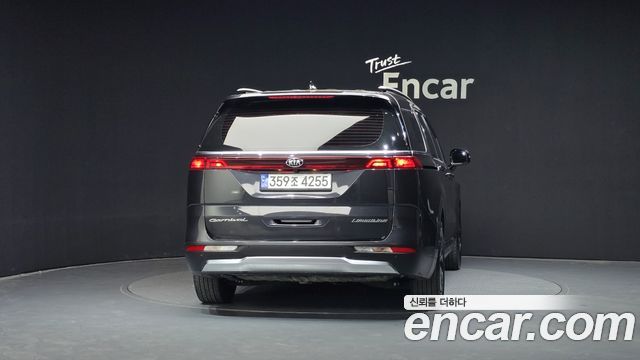 Kia Canival 2021 — photo 4