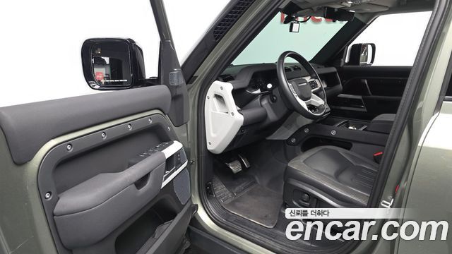 Land Rover Defender 2020 — photo 13