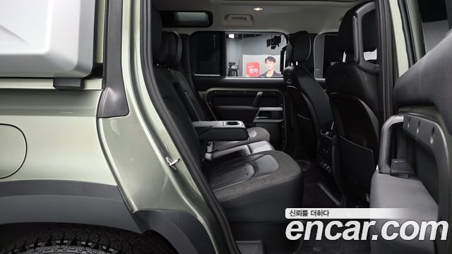 Land Rover Defender 2020 — photo 17