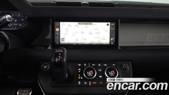 Land Rover Defender 2020 — photo 19