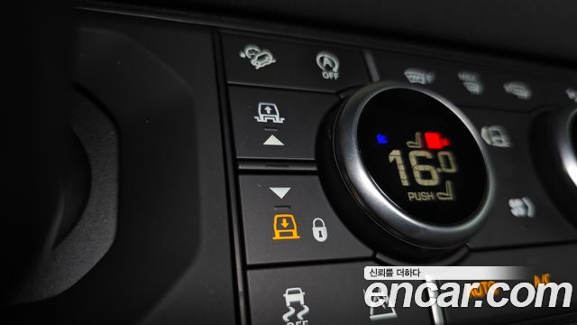 Land Rover Defender 2020 — photo 22