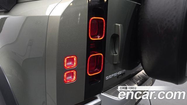 Land Rover Defender 2020 — photo 9