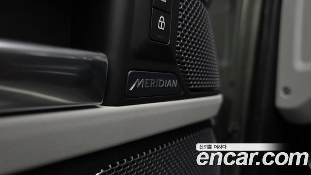 Land Rover Defender 2020 — photo 30