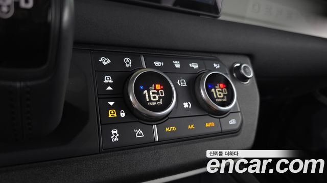 Land Rover Defender 2020 — photo 32