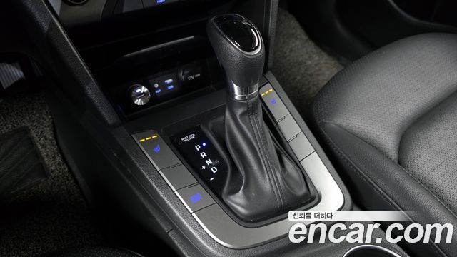 Hyundai AVANTE 2018 — photo 12