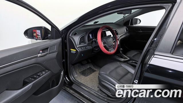 Hyundai AVANTE 2018 — photo 13