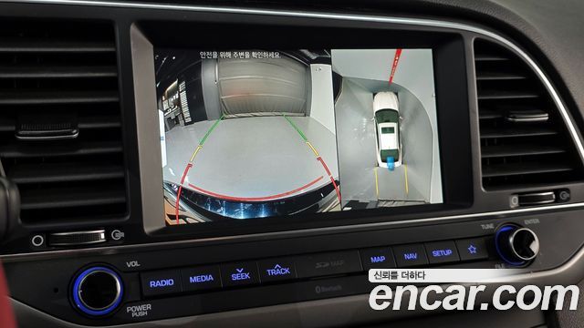 Hyundai AVANTE 2018 — photo 22
