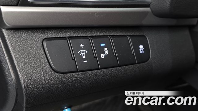 Hyundai AVANTE 2018 — photo 23