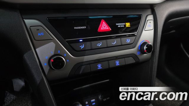 Hyundai AVANTE 2018 — photo 26