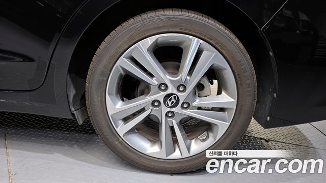 Hyundai AVANTE 2018 — photo 7