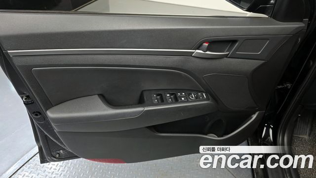 Hyundai AVANTE 2018 — photo 14