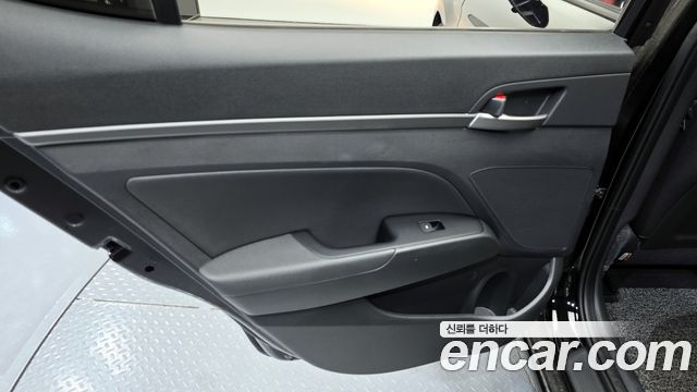Hyundai AVANTE 2018 — photo 15