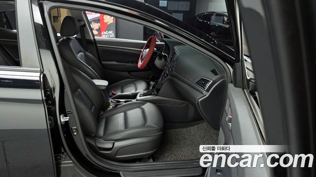 Hyundai AVANTE 2018 — photo 16