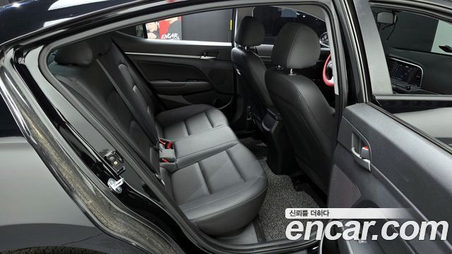 Hyundai AVANTE 2018 — photo 30