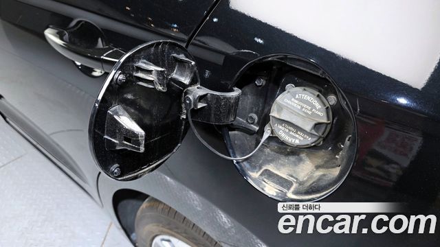 Hyundai AVANTE 2018 — photo 31