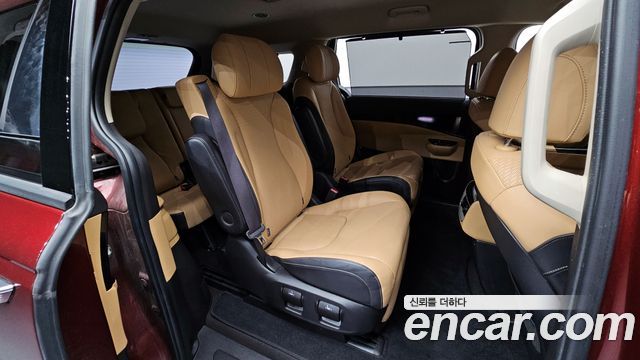 Kia Canival 2021 — photo 17