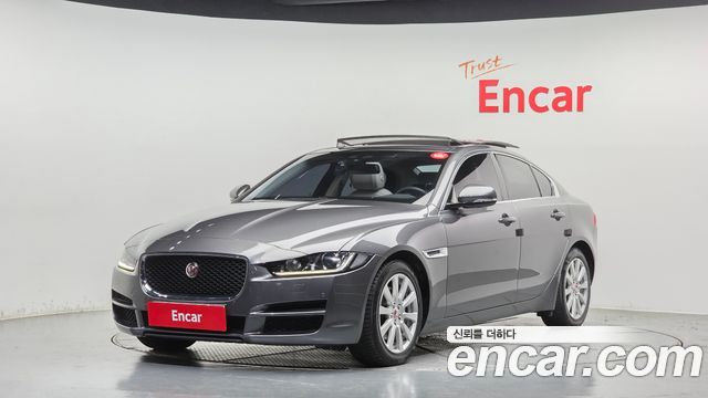 Jaguar XE 2016 — photo 1