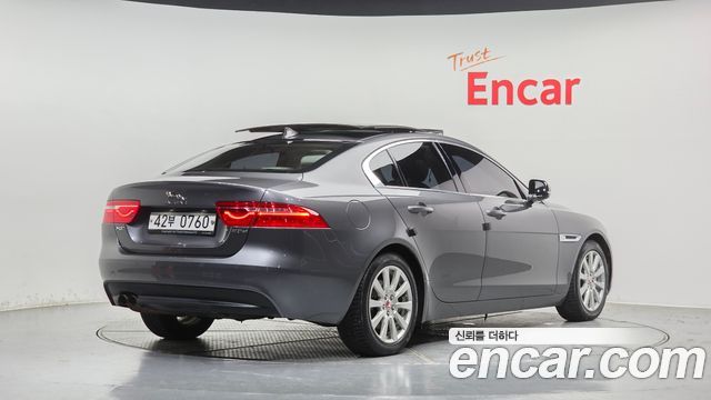Jaguar XE 2016 — photo 2
