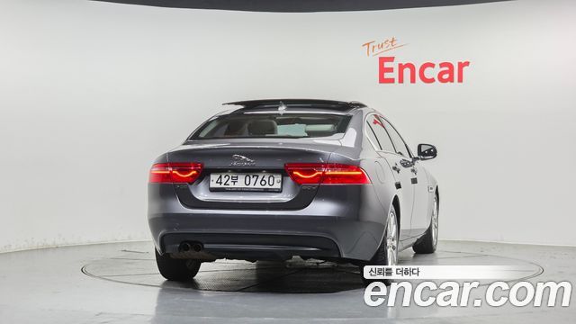 Jaguar XE 2016 — photo 4