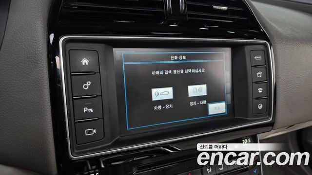 Jaguar XE 2016 — photo 16