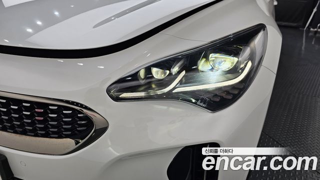 Kia Stinger 2018 — photo 8