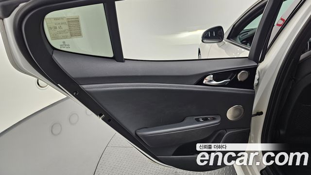 Kia Stinger 2018 — photo 15
