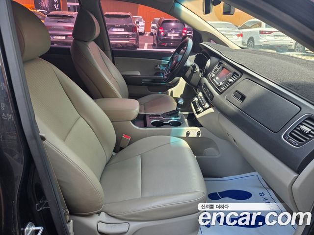 Kia Canival 2019 — photo 17