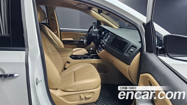 Kia Canival 2020 — photo 17