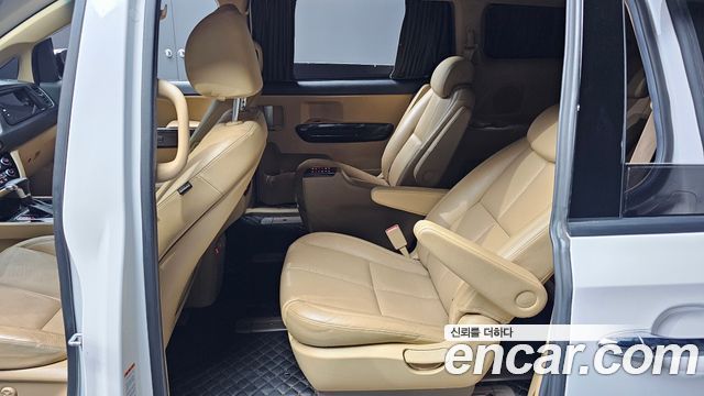 Kia Canival 2020 — photo 16