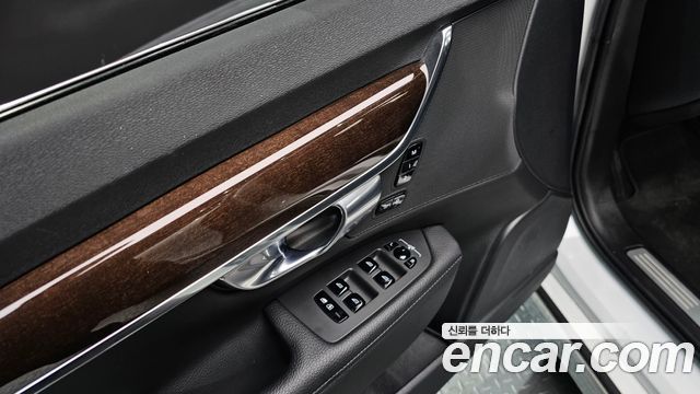 Volvo S90 2017 — photo 19