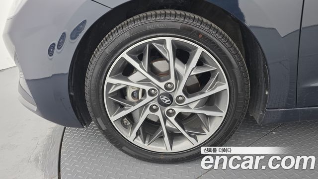 Hyundai AVANTE 2020 — photo 5