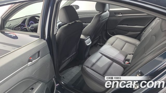 Hyundai AVANTE 2020 — photo 18
