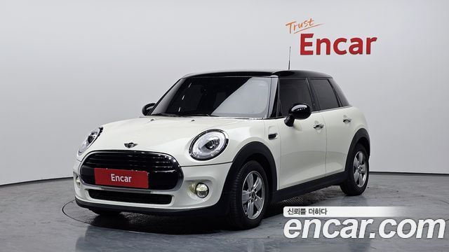 Mini Cooper 2018 — photo 1