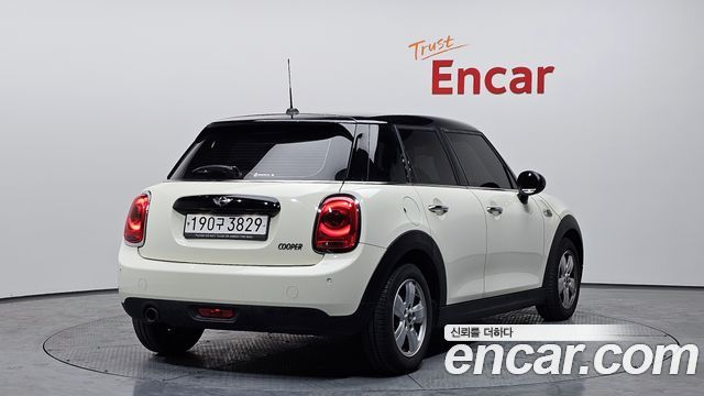 Mini Cooper 2018 — photo 2
