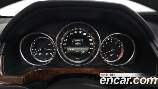 Mercedes-Benz E-Class 2014 — photo 8