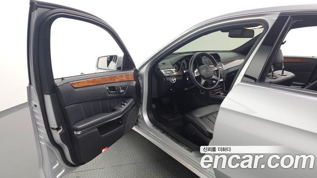 Mercedes-Benz E-Class 2014 — photo 10