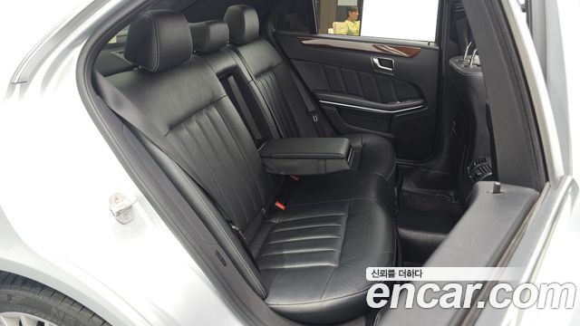 Mercedes-Benz E-Class 2014 — photo 12