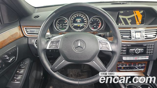 Mercedes-Benz E-Class 2014 — photo 13