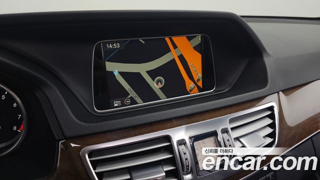 Mercedes-Benz E-Class 2014 — photo 14