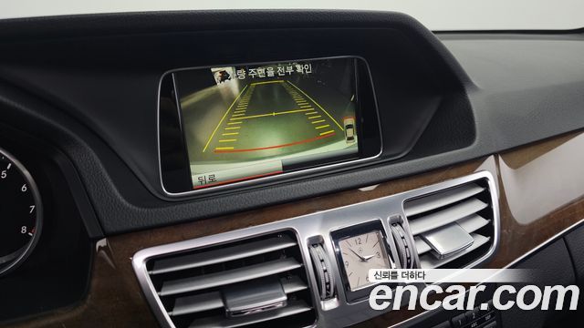 Mercedes-Benz E-Class 2014 — photo 15