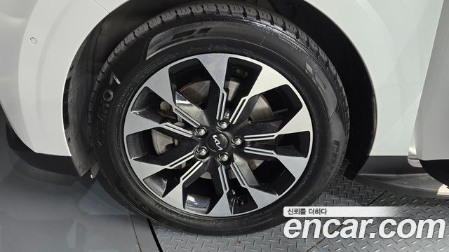 Kia Canival 2023 — photo 5